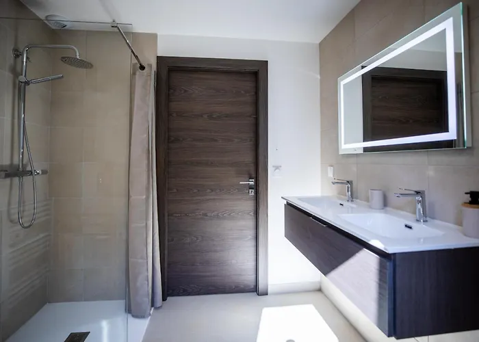 Les Jardins Ensoleilles - T2 Spacieux & Confortable *